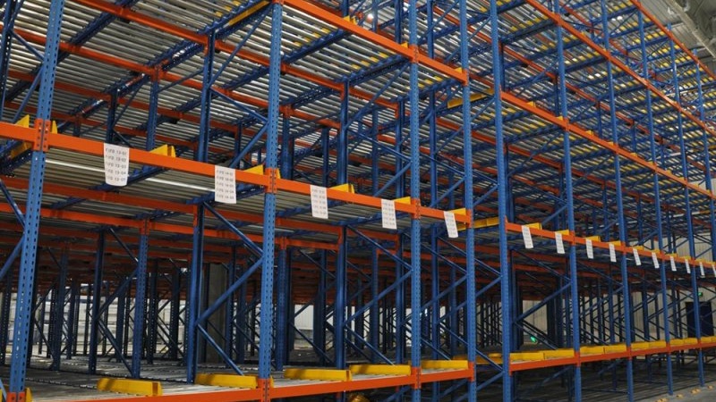 Гравитационные стеллажи для поддонов (Pallet Flow Rack) — динамическое хранение под действием силы тяжести Гравитационные стеллажи для поддонов — динамическое хранение под действием силы тяжести